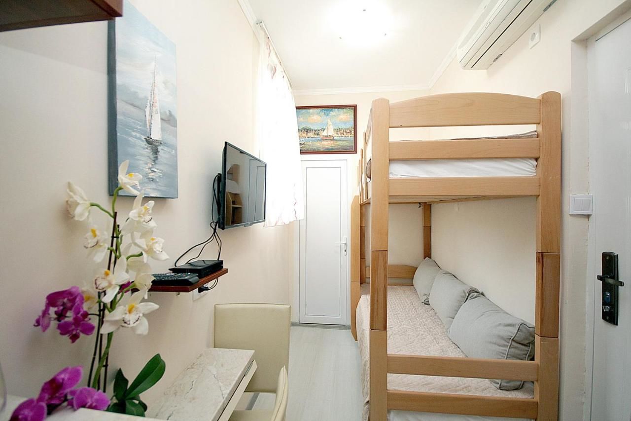 Апартаменты Studio Apartman Sveti Stefan Свети-Стефан-4