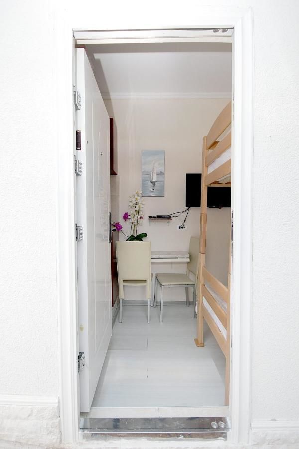 Апартаменты Studio Apartman Sveti Stefan Свети-Стефан-5