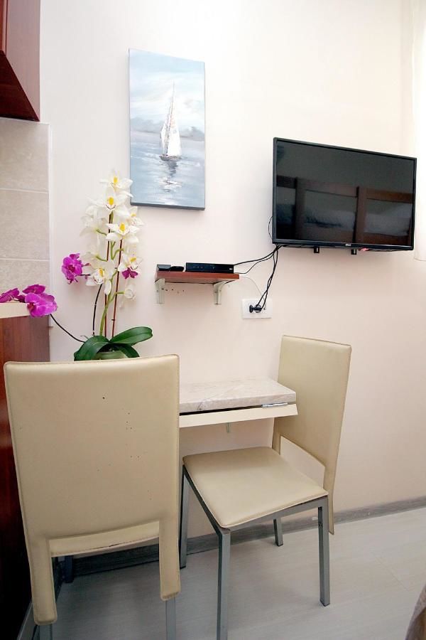 Апартаменты Studio Apartman Sveti Stefan Свети-Стефан-6