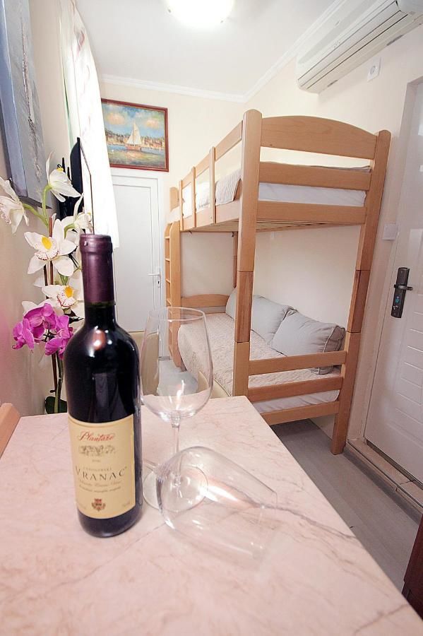 Апартаменты Studio Apartman Sveti Stefan Свети-Стефан-9