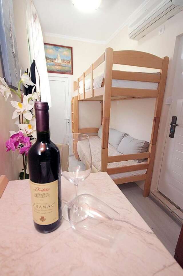 Апартаменты Studio Apartman Sveti Stefan Свети-Стефан-8